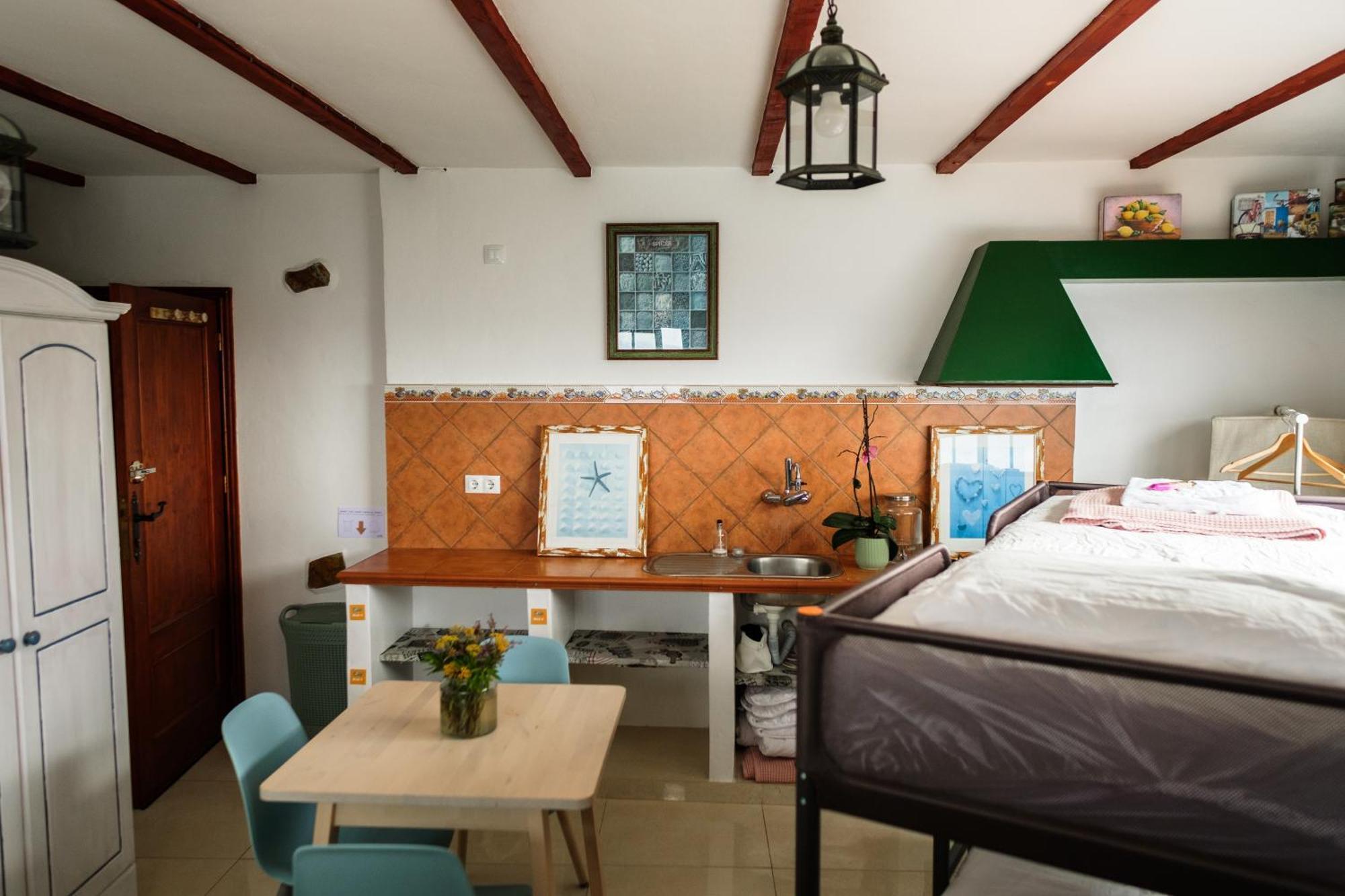 Casanaga Hotel Almaciga Bagian luar foto